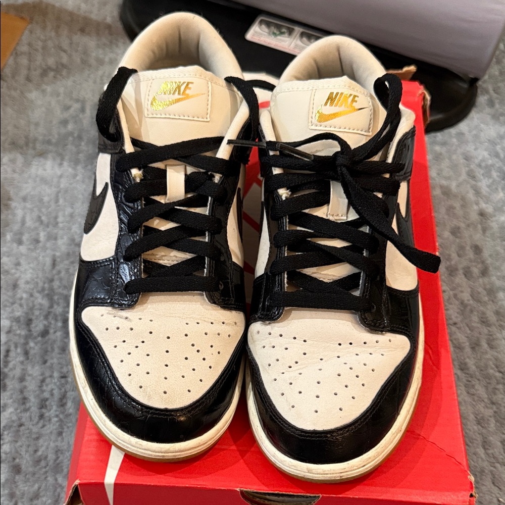 Nike Black and Cream dunk Low-Top Sneakers 9 women